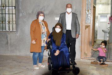Başkan Soylu Engelli vatandaşa akülü tekerlekli sandalye hediye etti.