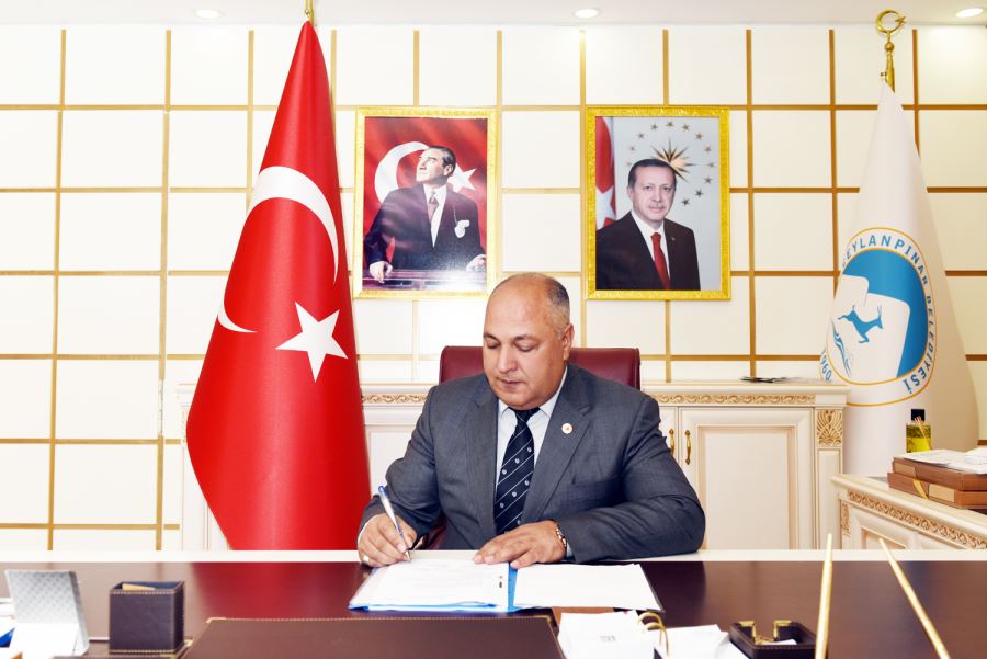 Ceylanpınar Belediye Başkanı Feyyaz Soylu,maaşını bağışlayarak kampanyaya destek oldu.