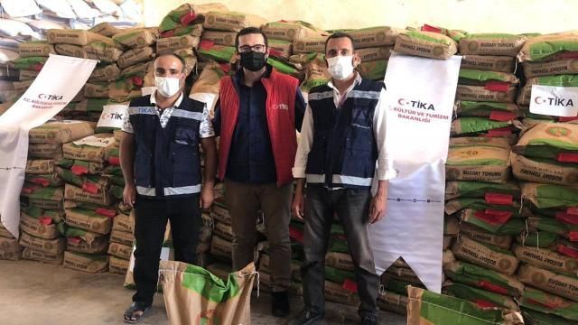 Urfa sınırındaki Suriyeli çiftçilere dağıtıldı: Tam 90 ton!
