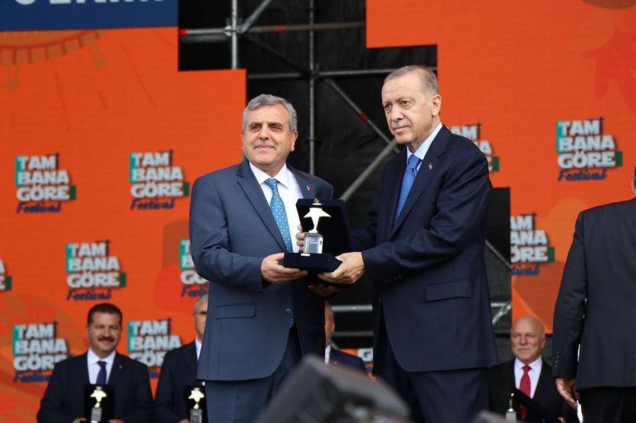 Cumhurbaşkanı Erdoğan’dan  Beyazgül’e GençliK Projesi  Ödülü Verildi