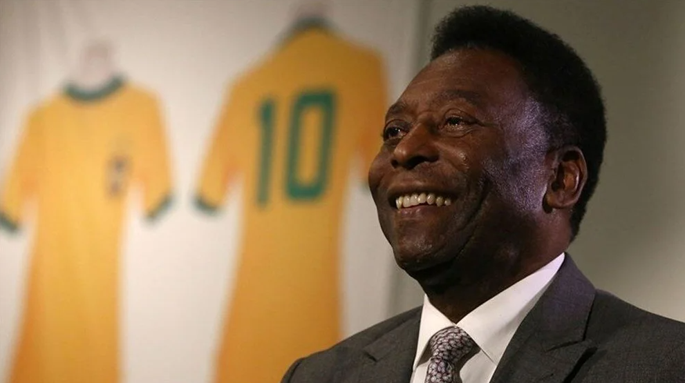Futbolun efsanesi Pele 82 yaşında hayatını kaybetti