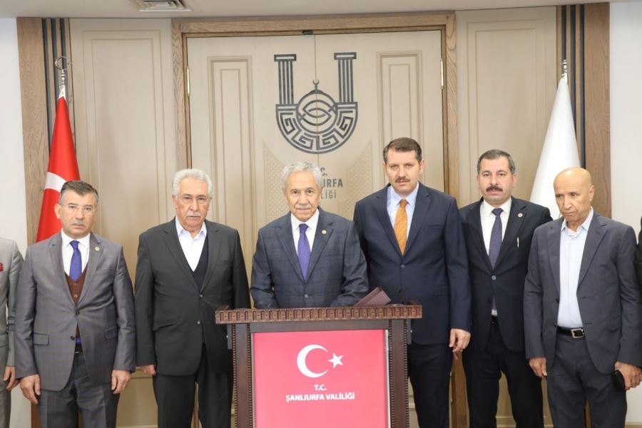 22. Dönem Türkiye Büyük Millet Meclisi Başkanı  Bülent Arınç, Vali Salih Ayhan’ı makamında ziyaret etti.