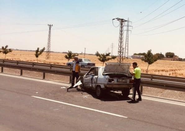 Viranşehir ilçesinde tır otomobili arkadan çarptı, meydana gelen kazada 3 kişi yaralandı.