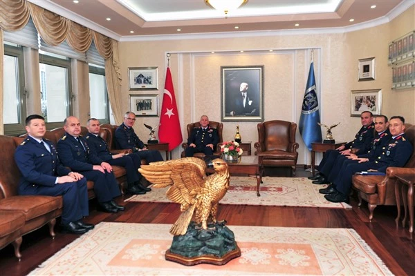 Kadıoğlu, NATO Birleştirilmiş Hava Harekat Merkezi Komutanı De Lara’yı kabul etti