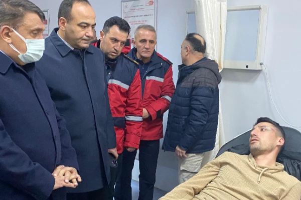 Başkan Gürkan otobüs kazasında yaralananları ziyaret etti