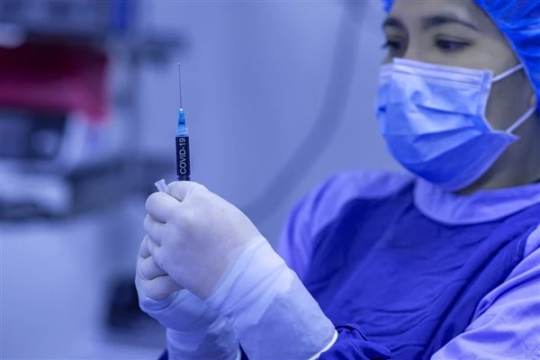 Covid-19 aşıları ile 1,4 milyon hayat kurtarıldı