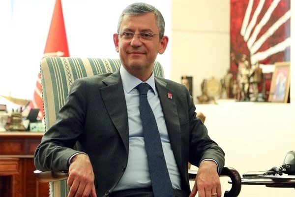 CHP Genel Başkanı Özel, eski Dışişleri Bakanı İsmail Cem