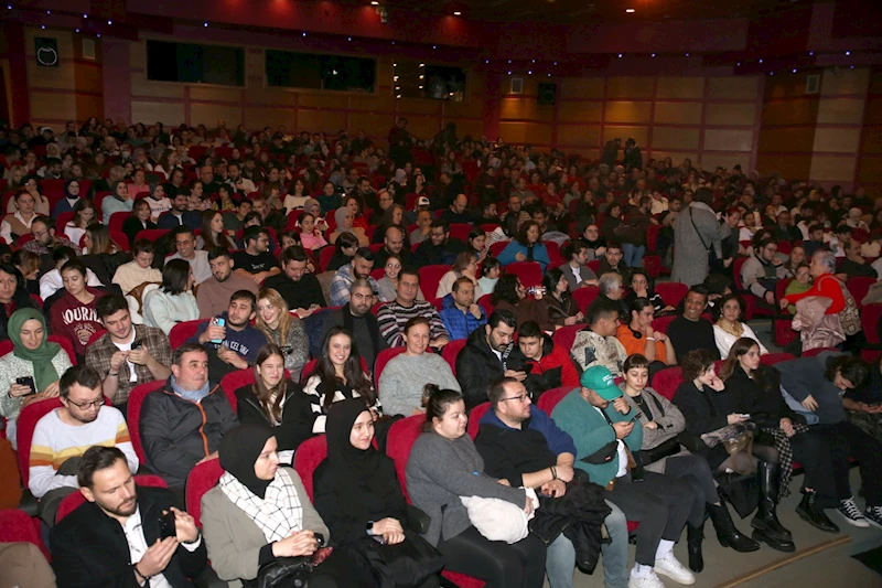 Eskişehir Şehir Tiyatroları, ilçelerden gelen vatandaşları konuk ediyor
