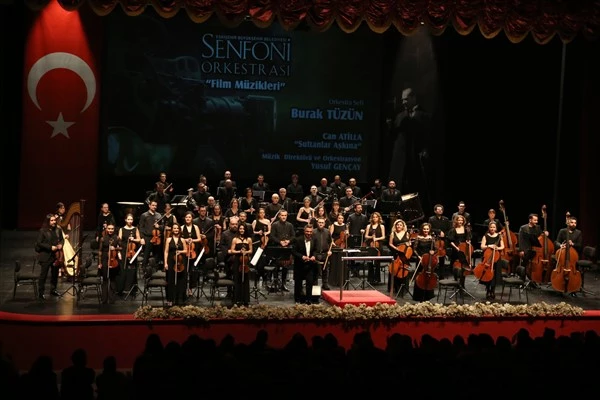 Eskişehir Büyükşehir Belediyesi Senfoni Orkestrası konser verdi