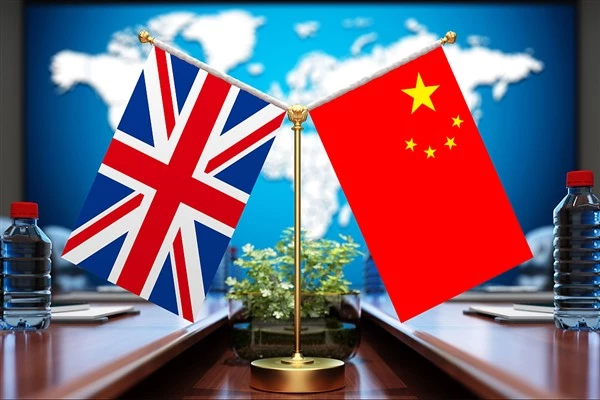Çin ve İngiltere dışişleri bakanları görüştü