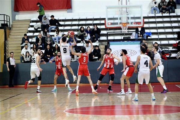 Sakarya Büyükşehir Basketbol Takımı evinde Ayos Spor
