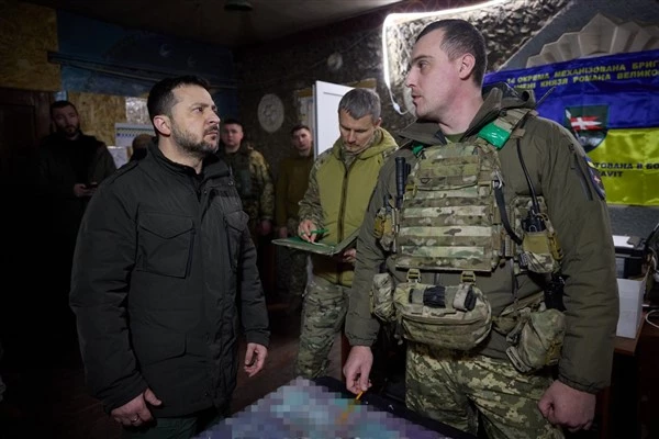 Zelenski, Ukrayna birliklerinin Kupyansk bölgesindeki ön cephe mevzilerini ziyaret etti