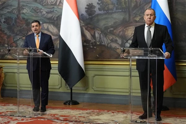 Yemen Başbakanı Mübarek, Rusya Dışişleri Bakanı Lavrov ile bir araya geldi