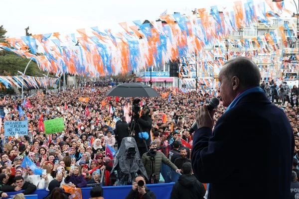 Erdoğan: Emeklilerimizin bayram ikramiyelerini Nisan ayının ilk haftasında yatırıyoruz 