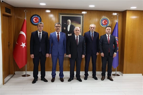 Bakan Güler, Türk Harb-İş Sendikası Genel Merkezini ziyaret etti