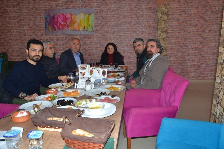Ceylanpınar HDP Eş Başkanları, Yerel Medya ile Kahvaltıda Buluştu