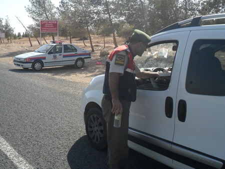 Ceylanpınar Jandarma Trafik, ceza yerine şeker verdi 