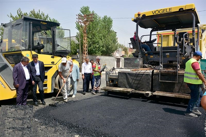 Ceylanpınar Prestij Cadde Uygulamasının ilk asfaltı döküldü