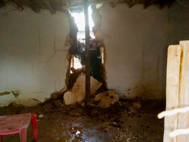 Ceylanpınar`da Yağışlar Barınakları Yıktı, 18 Hayvan Telef Oldu