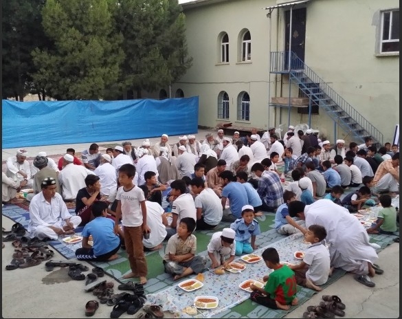 Ceylanpınar?daki Özbek Türkleri`nin iftar geleneği