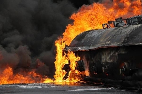 Nusaybin?de petrol yüklü tanker alev alev yandı
