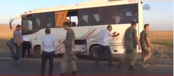 Siverek`te askeri otobüs devrildi 1 ölü, 20 yaralı