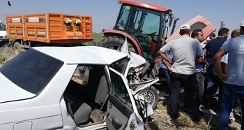 Traktör otomobil ile çarpıştı: 1 ölü