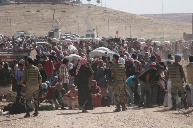 Urfa Sınırına Dayanan Suriyeliler Alınmaya Başlandı