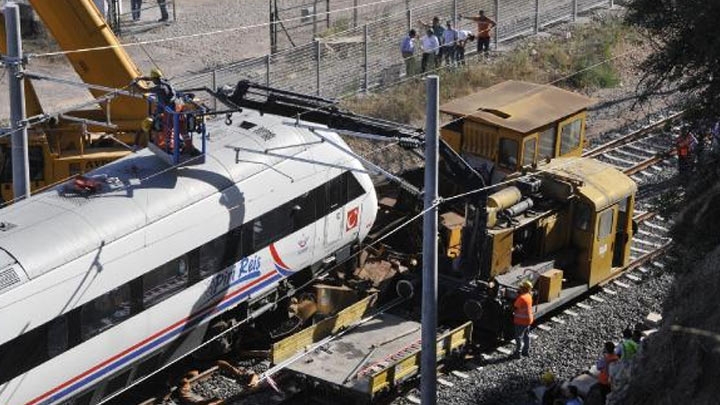 Yüksek Hızlı Tren kaza yaptı: Çok sayıda ölü ve yaralılar var