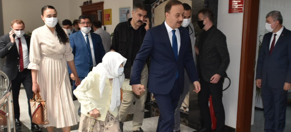 ŞEHİT AİLESİNDEN URFA VALİSİNE ZİYARET