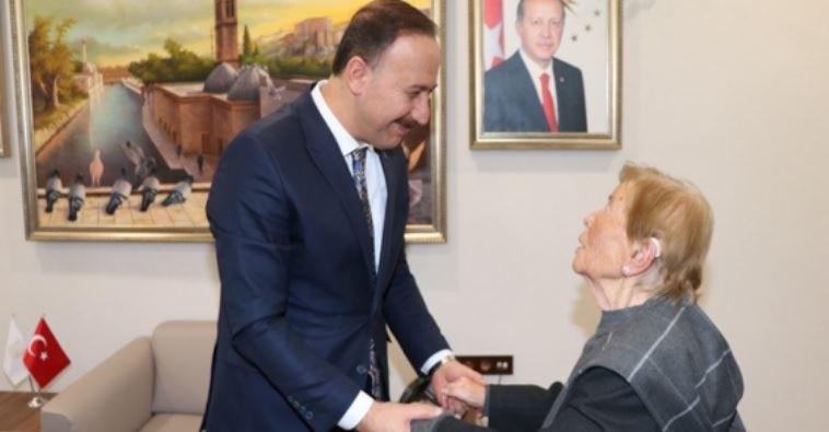 VALİ ERİN’DEN MÜNİBE ANNE’YE ÖZEL İLGİ