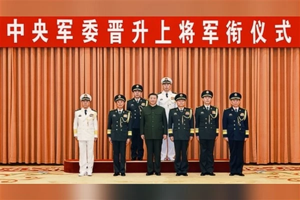 Xi iki subaya orgenerallik terfi sertifikasını takdim etti