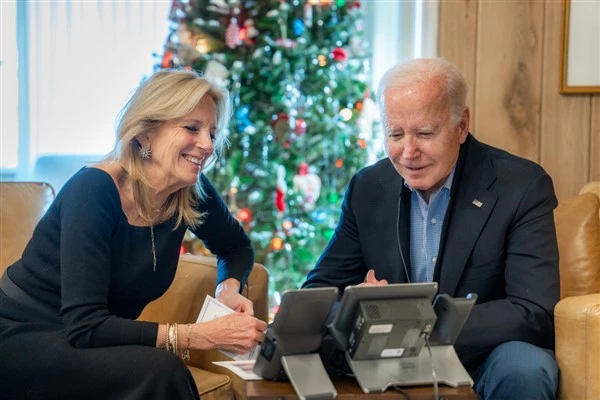 Biden: “Tatilini evlerinden uzakta geçiren bazı cesur askerlerle konuştuk”