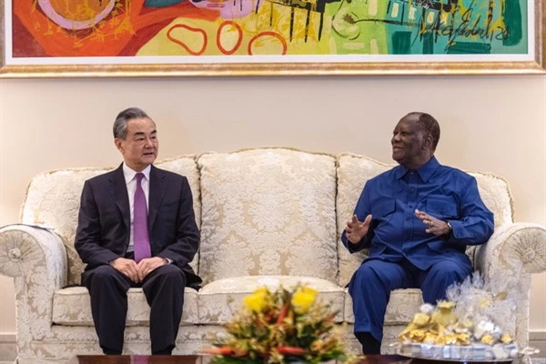 Fildişi Sahili Cumhurbaşkanı Ouattara Wang Yi