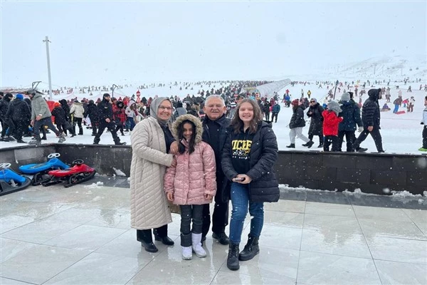 Başkan büyükkılıç, Erciyes Kayak Merkezi’nde kayak severlerle buluştu