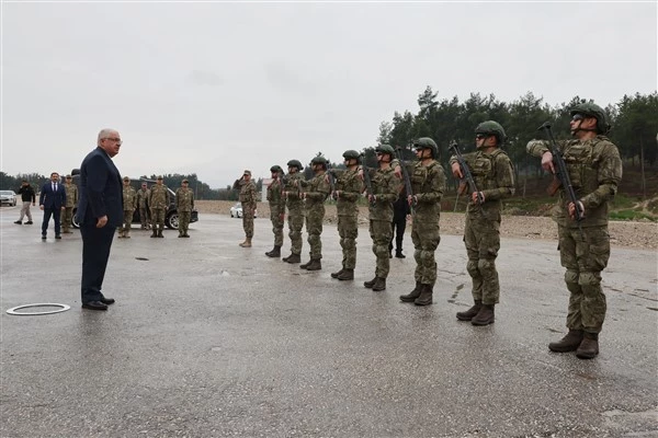 Bakan Güler, 8’inci Komando Tugay Komutanlığı’nı ziyaret etti