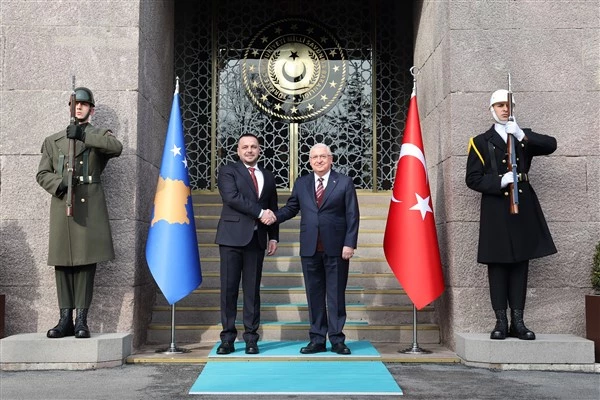 Bakan Güler,  Kosova Savunma Bakanı Magedonci ile bir araya geldi