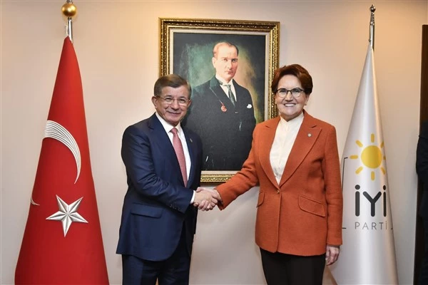 Davutoğlu ve beraberindeki heyet, Akşener