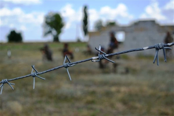 Bayraktaroğlu, Kara Havacılık Komutanlığı ve İHAS Tugay Komutanlığı’nı ziyaret etti