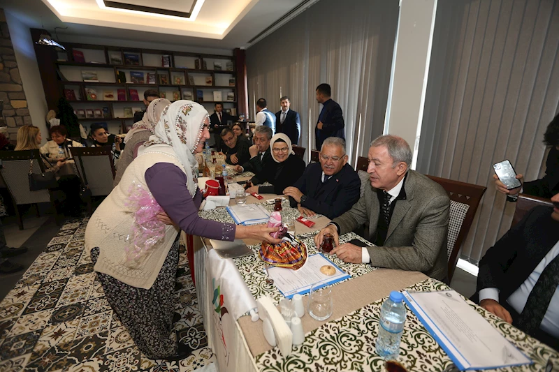 Başkan Akar ve Başkan Büyükkılıç, üreten kadınlarla buluştu