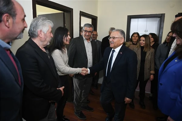 Başkan Büyükkılıç, Umut Çınarı Kadın ve Çocuk Koruma Derneği’ni ziyaret etti