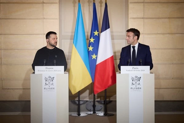 Zelenski, Macron ile bir araya geldi