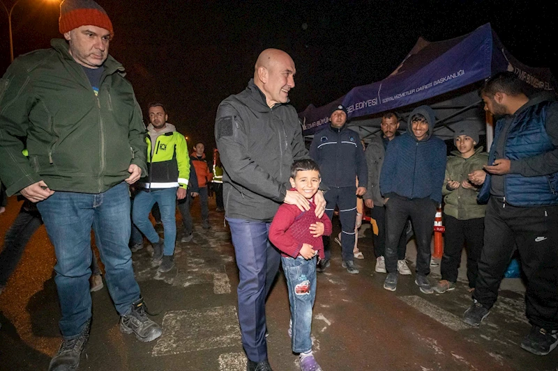 İzmir, afet bölgesiyle dayanışmayı sürdürüyor