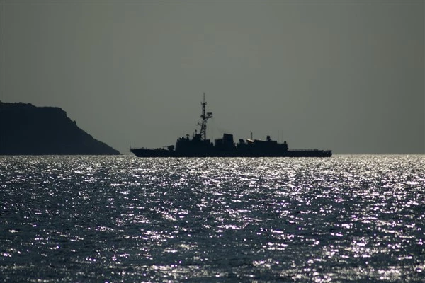 HMS Diamond, küresel nakliyeyi korumak için Kızıldeniz