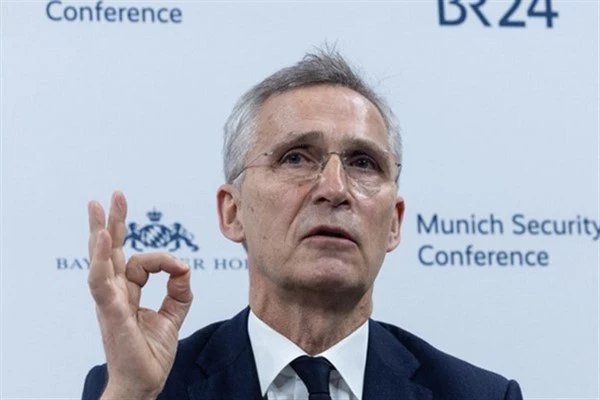 Stoltenberg,  Finlandiya Devlet Başkanı Stubb ile görüştü