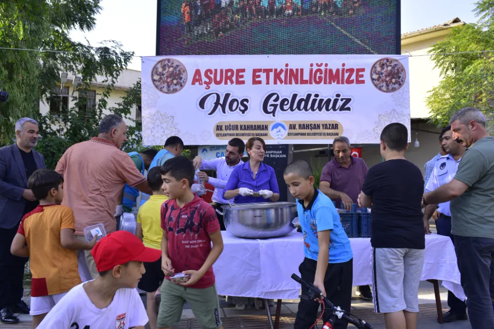 Ceylanpınar Belediyesi yurttaşlara Aşure ikram etti 