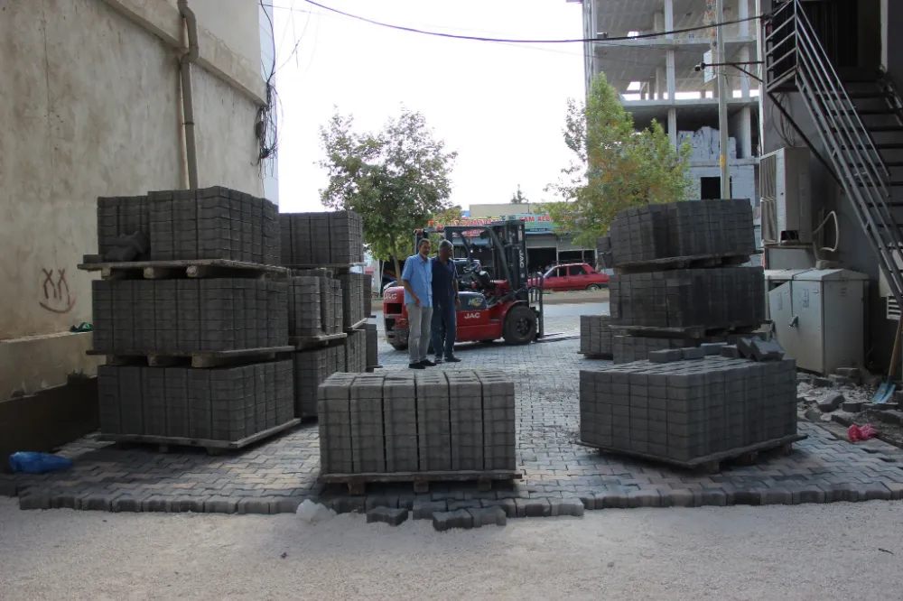 15 Temmuz Mahallesinde 3 sokakta parke taşı serimi başladı