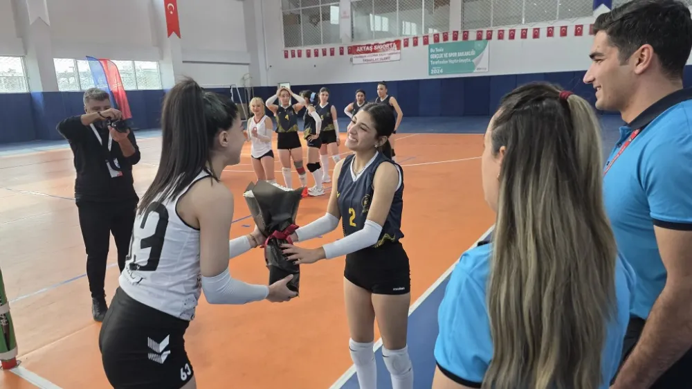 Viranşehir’in Kadın Voleybol takımı, Gaziantep’i Devirdi