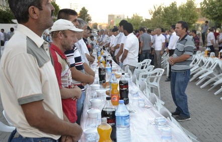 Ceylanpınar Belediyesi?nden 10 mahallede iftar yemeği 