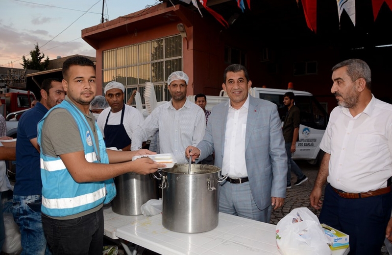 Ceylanpınar Belediyesi`nden çalışan personele iftar yemeği